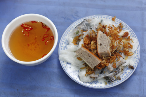  Banh cuon (Rolled rice pancake) 