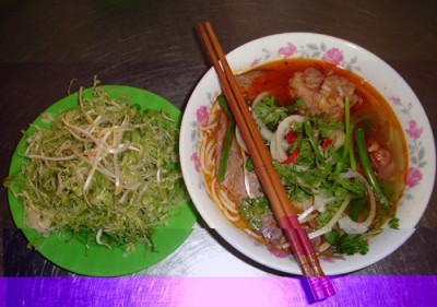 Bun bo gio heo (Beef and fork soft noodle soup) 