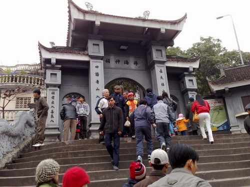 Ninh Binh - Cua Ong temple - Tuan Chau island.